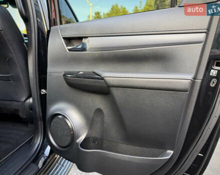 Черный Тойота Хайлюкс, объемом двигателя 2.76 л и пробегом 5 тыс. км за 64500 $, фото 72 на Automoto.ua