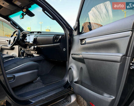 Черный Тойота Хайлюкс, объемом двигателя 2.76 л и пробегом 5 тыс. км за 64500 $, фото 45 на Automoto.ua
