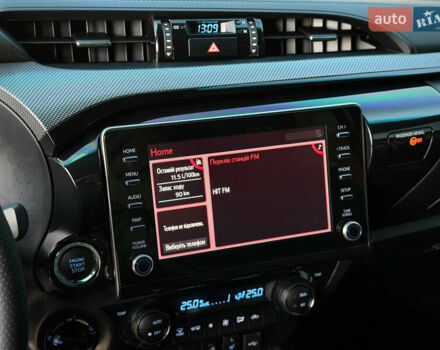 Черный Тойота Хайлюкс, объемом двигателя 2.76 л и пробегом 5 тыс. км за 64500 $, фото 60 на Automoto.ua