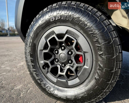 Черный Тойота Хайлюкс, объемом двигателя 2.76 л и пробегом 5 тыс. км за 64500 $, фото 8 на Automoto.ua