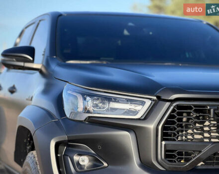 Черный Тойота Хайлюкс, объемом двигателя 2.76 л и пробегом 5 тыс. км за 64500 $, фото 4 на Automoto.ua