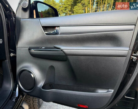 Черный Тойота Хайлюкс, объемом двигателя 2.76 л и пробегом 5 тыс. км за 64500 $, фото 52 на Automoto.ua