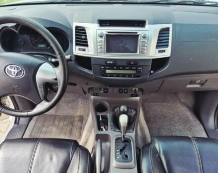 Черный Тойота Хайлюкс, объемом двигателя 2.5 л и пробегом 230 тыс. км за 2950 $, фото 6 на Automoto.ua