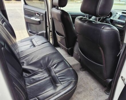 Черный Тойота Хайлюкс, объемом двигателя 2.5 л и пробегом 230 тыс. км за 2950 $, фото 5 на Automoto.ua