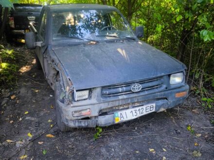 Черный Тойота Хайлюкс, объемом двигателя 3 л и пробегом 200 тыс. км за 1500 $, фото 1 на Automoto.ua