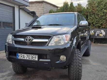 Черный Тойота Хайлюкс, объемом двигателя 3 л и пробегом 256 тыс. км за 3850 $, фото 1 на Automoto.ua