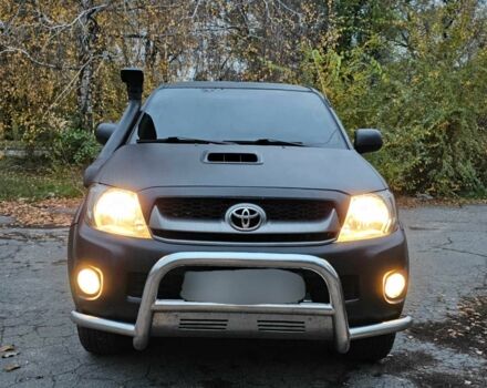 Черный Тойота Хайлюкс, объемом двигателя 2.5 л и пробегом 265 тыс. км за 9000 $, фото 1 на Automoto.ua