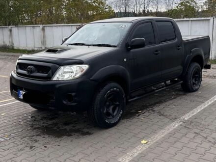Черный Тойота Хайлюкс, объемом двигателя 2.5 л и пробегом 218 тыс. км за 11000 $, фото 1 на Automoto.ua