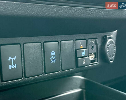 Красный Тойота Хайлюкс, объемом двигателя 2.4 л и пробегом 57 тыс. км за 35000 $, фото 38 на Automoto.ua