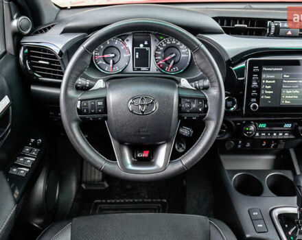 Червоний Тойота Хайлюкс, об'ємом двигуна 2.76 л та пробігом 2 тис. км за 56631 $, фото 8 на Automoto.ua