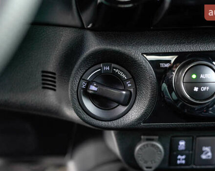 Червоний Тойота Хайлюкс, об'ємом двигуна 2.76 л та пробігом 2 тис. км за 56631 $, фото 34 на Automoto.ua