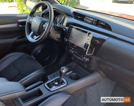 Червоний Тойота Хайлюкс, об'ємом двигуна 2.8 л та пробігом 1000 тис. км за 57400 $, фото 5 на Automoto.ua