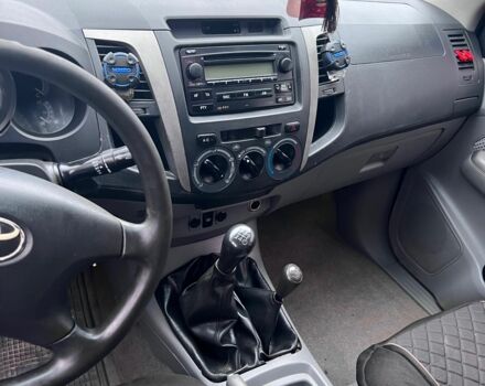 Серый Тойота Хайлюкс, объемом двигателя 2.5 л и пробегом 350 тыс. км за 10300 $, фото 9 на Automoto.ua