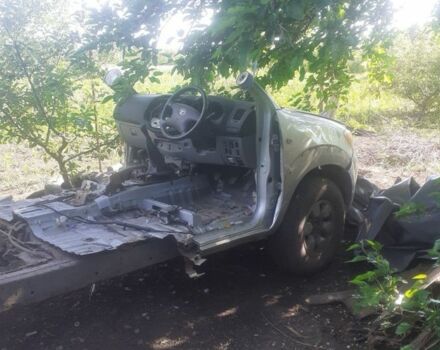 Серый Тойота Хайлюкс, объемом двигателя 2.5 л и пробегом 200 тыс. км за 3500 $, фото 2 на Automoto.ua