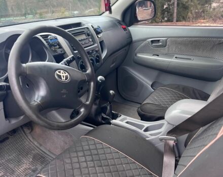 Серый Тойота Хайлюкс, объемом двигателя 2.5 л и пробегом 350 тыс. км за 10300 $, фото 8 на Automoto.ua