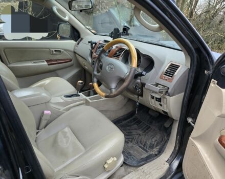 Серый Тойота Хайлюкс, объемом двигателя 3 л и пробегом 221 тыс. км за 8096 $, фото 2 на Automoto.ua