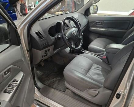 Серый Тойота Хайлюкс, объемом двигателя 2.5 л и пробегом 218 тыс. км за 4000 $, фото 6 на Automoto.ua