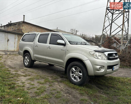 Сірий Тойота Хайлюкс, об'ємом двигуна 3 л та пробігом 313 тис. км за 17500 $, фото 1 на Automoto.ua