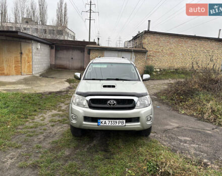 Сірий Тойота Хайлюкс, об'ємом двигуна 3 л та пробігом 313 тис. км за 17500 $, фото 3 на Automoto.ua