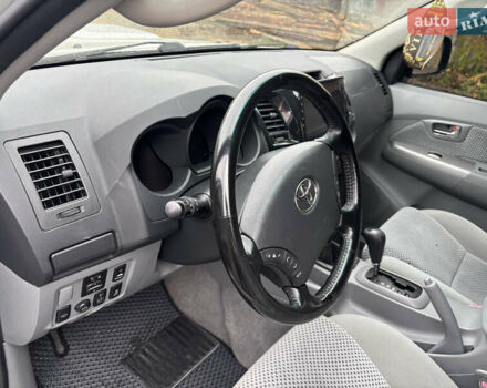 Сірий Тойота Хайлюкс, об'ємом двигуна 3 л та пробігом 313 тис. км за 17500 $, фото 14 на Automoto.ua