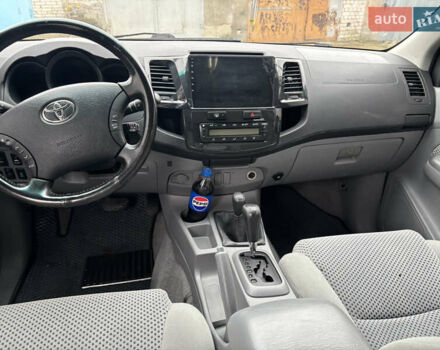 Сірий Тойота Хайлюкс, об'ємом двигуна 3 л та пробігом 313 тис. км за 17500 $, фото 11 на Automoto.ua