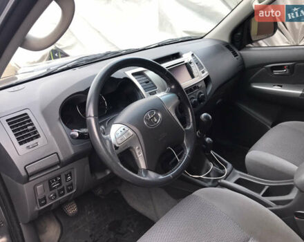 Сірий Тойота Хайлюкс, об'ємом двигуна 2.5 л та пробігом 181 тис. км за 18500 $, фото 15 на Automoto.ua
