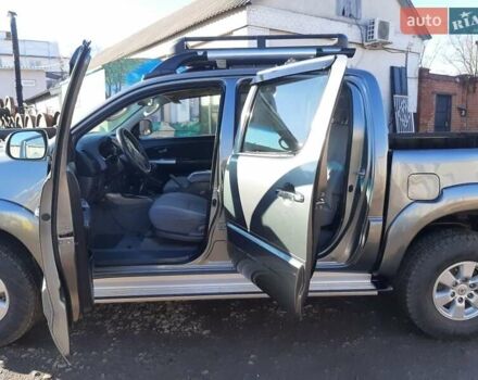 Сірий Тойота Хайлюкс, об'ємом двигуна 2.5 л та пробігом 370 тис. км за 19500 $, фото 4 на Automoto.ua
