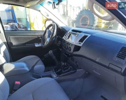 Сірий Тойота Хайлюкс, об'ємом двигуна 2.5 л та пробігом 370 тис. км за 19500 $, фото 3 на Automoto.ua