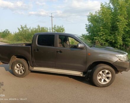 Сірий Тойота Хайлюкс, об'ємом двигуна 2.5 л та пробігом 260 тис. км за 17000 $, фото 2 на Automoto.ua