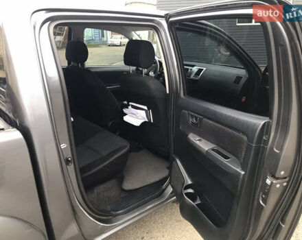 Серый Тойота Хайлюкс, объемом двигателя 2.49 л и пробегом 263 тыс. км за 22000 $, фото 5 на Automoto.ua