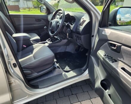 Тойота Хайлюкс 2014 в Львове на Automoto.ua Серый Тойота Хайлюкс, объемом двигателя 2.5 л и пробегом 126 тыс. км за 9435 $, фото 12 на Automoto.ua