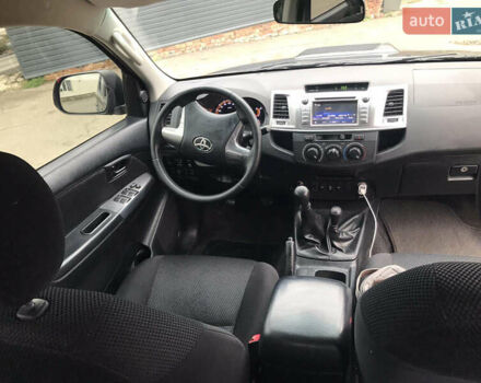 Серый Тойота Хайлюкс, объемом двигателя 2.49 л и пробегом 263 тыс. км за 22000 $, фото 3 на Automoto.ua