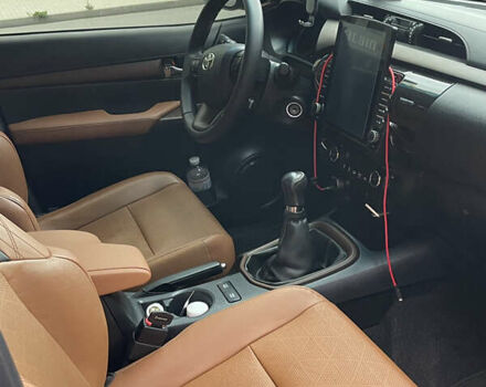 Серый Тойота Хайлюкс, объемом двигателя 2.39 л и пробегом 120 тыс. км за 27800 $, фото 3 на Automoto.ua