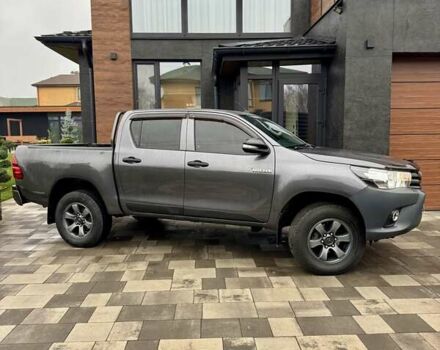 Серый Тойота Хайлюкс, объемом двигателя 2.39 л и пробегом 377 тыс. км за 21700 $, фото 2 на Automoto.ua