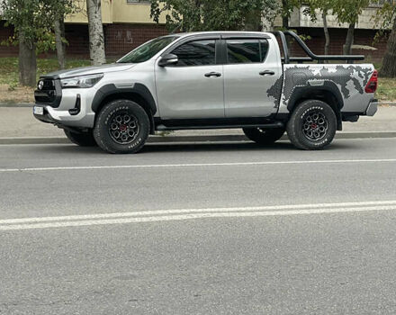 Серый Тойота Хайлюкс, объемом двигателя 2.39 л и пробегом 120 тыс. км за 27800 $, фото 2 на Automoto.ua