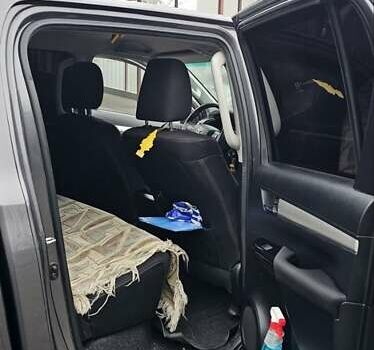 Серый Тойота Хайлюкс, объемом двигателя 2.4 л и пробегом 80 тыс. км за 32500 $, фото 10 на Automoto.ua