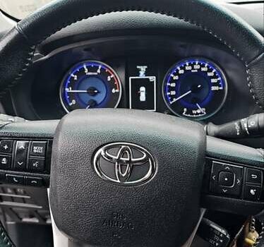 Серый Тойота Хайлюкс, объемом двигателя 2.4 л и пробегом 80 тыс. км за 32500 $, фото 2 на Automoto.ua