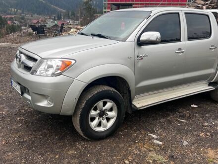 Серый Тойота Хайлюкс, объемом двигателя 2.5 л и пробегом 350 тыс. км за 10300 $, фото 1 на Automoto.ua