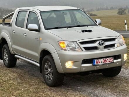 Серый Тойота Хайлюкс, объемом двигателя 2.5 л и пробегом 218 тыс. км за 4000 $, фото 1 на Automoto.ua
