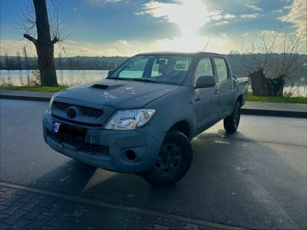 Сірий Тойота Хайлюкс, об'ємом двигуна 2.5 л та пробігом 187 тис. км за 8500 $, фото 1 на Automoto.ua