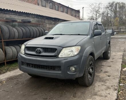 Серый Тойота Хайлюкс, объемом двигателя 3 л и пробегом 199 тыс. км за 7000 $, фото 1 на Automoto.ua