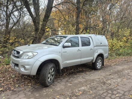 Серый Тойота Хайлюкс, объемом двигателя 3 л и пробегом 170 тыс. км за 8735 $, фото 1 на Automoto.ua