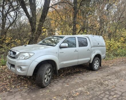 Серый Тойота Хайлюкс, объемом двигателя 3 л и пробегом 170 тыс. км за 8735 $, фото 1 на Automoto.ua