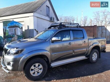 Тойота Хайлюкс 2012 у Знаменке на Automoto.ua Сірий Тойота Хайлюкс, об'ємом двигуна 2.5 л та пробігом 370 тис. км за 19500 $, фото 1 на Automoto.ua