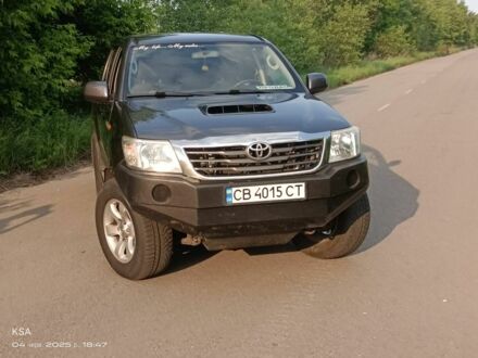 Тойота Хайлюкс 2013 в Чернигове на Automoto.ua Серый Тойота Хайлюкс, объемом двигателя 2.5 л и пробегом 260 тыс. км за 20000 $, фото 1 на Automoto.ua