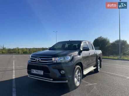 Тойота Хайлюкс 2019 у Рівному на Automoto.ua Сірий Тойота Хайлюкс, об'ємом двигуна 2.39 л та пробігом 190 тис. км за 32550 $, фото 1 на Automoto.ua