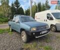 Синий Тойота Хайлюкс, объемом двигателя 3.38 л и пробегом 299 тыс. км за 4999 $, фото 1 на Automoto.ua