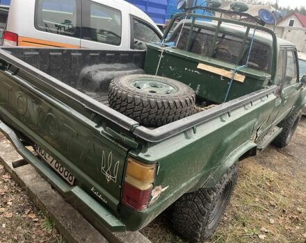 Зеленый Тойота Хайлюкс, объемом двигателя 2.4 л и пробегом 300 тыс. км за 2500 $, фото 2 на Automoto.ua