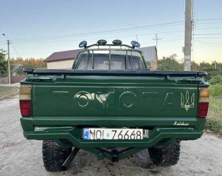 Зеленый Тойота Хайлюкс, объемом двигателя 2.4 л и пробегом 300 тыс. км за 2500 $, фото 18 на Automoto.ua