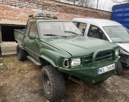 Зеленый Тойота Хайлюкс, объемом двигателя 2.4 л и пробегом 300 тыс. км за 2500 $, фото 1 на Automoto.ua